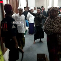 dua-polisi-disekap-santri-ponpes-di-sampang