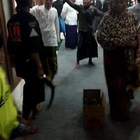 dua-polisi-disekap-santri-ponpes-di-sampang