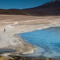 panorama-pelangi-yang-menakjubkan-di-padang-garam-bolivia