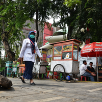 kebijakan-anies-sediakan-trotoar-untuk-pkl-tabrak-kepentingan-lain