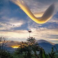 video-heboh-kemunculan-awan-v-di-langit-wonosobo
