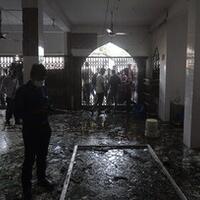 ledakan-di-masjid-bangladesh-tewaskan-16-orang-puluhan-luka