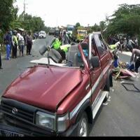 gagal-mendahului-kendaraan-minibus-dihantam-truk-di-tuban-enam-tewas