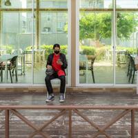 mengapa-jarak-2-meter-ternyata-tak-cukup-cegah-penyebaran-covid-19