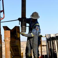 minyak-melonjak-lebih-dari-3-namun-kekhawatiran-permintaan-tetap-ada