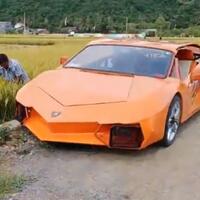 petani-di-aceh-bawa-lamborghini-ke-sawah