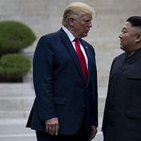 terungkap-trump-dan-kim-jong-un-saling-sanjung-di-surat