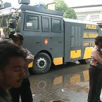 gerak-cepat-polres-deli-serdang-mobil-water-canon-bantu-padamkan-kebakaran