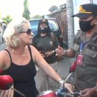 bule-kena-razia-ga-pakai-masker-malah-marah-marah