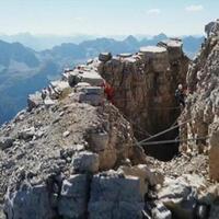 jatuh-dari-ketinggian-60-meter-turis-di-jerman-ini-selamat