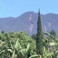 beredar-kabar-gunung-salak-bogor-terbelah-ini-penjelasan-bnpb