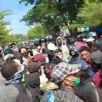 ormas-bentrok-dengan-mahasiswa-papua-pengunjuk-rasa-teriak-merdeka