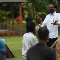 jokowi-minta-pedagang-cilik-kerja-keras-meski-tertekan-corona