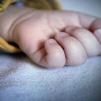 bayi-usia-2-hari-ditikam-100-kali-pakai-obeng-dibuang-di-kuil