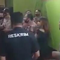beredar-video-polisi-joget-bareng-biduan-langgar-protokol-covid-19
