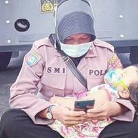 menjadi-polwan-tak-melupakan-kodrat-sebagai-seorang-ibu