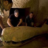 peti-mati-berusia-2500-tahun-ditemukan-di-kuburan-kuno-di-gurun