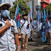 penampakan-buruh-astra-daihatsu-demo-tolak-omnibus-law
