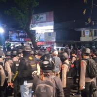 tuntut-rekan-dibebaskan-mahasiswa-serang-polsek-rappocini-makassar