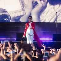 konser-di-los-angeles-niki-zefanya-kibarkan-sang-merah-putih