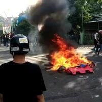 demo-tolak-uu-omnibus-law-pasuruan-diwarnai-hujan-batu-pos-polisi-dirusak