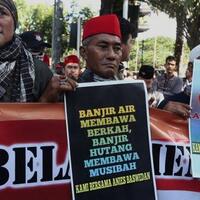 banjir-dan-longsor-ribuan-warga-jakarta-kini-tidur-di-masjid-hingga-musala