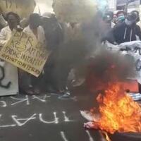 lucu-pendemo-ini-takut-pulang-karena-botol-minumnya-hilang