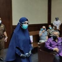 kembali-jalani-sidang-pinangki-berbusana-muslim-syar-i