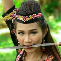 coc-kalimantan-tengah-mandau-senjata-khas-suku-dayak-kalimantan-tengah