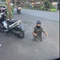 viral-perjuangan-juru-parkir-berkebutuhan-khusus-publik-terenyuh