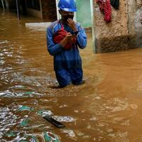 banjir-rendam-72-rt-di-jakarta-tertinggi-15-meter