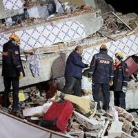 gempa-turki-tewaskan-enam-orang-dan-202-luka-luka
