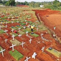 coronavirus-orang-tanpa-topeng-dipaksa-menggali-kuburan-untuk-korban-di-indonesia