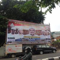 jelang-kepulangan-spanduk-dan-poster-habib-rizieq-shihab-bertebaran-di-petamburan