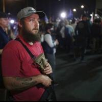 pendukung-trump-nenteng-senjata-laras-panjang-saat-demo-tolak-hasil-pilpres