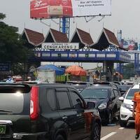 imbas-penjemputan-habib-rizieq-tol-bandara-soetta-macet-di-dua-arah
