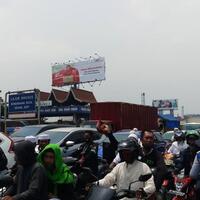 pulang-jemput-habib-rizieq-massa-naik-motor-masuk-tol-bandara