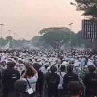 habib-rizieq-pulang-penumpang-pesawat-jalan-kaki-ini-respon-warganet
