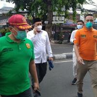 kasatpol-pp-dki-sambangi-kediaman-habib-rizieq-di-petamburan