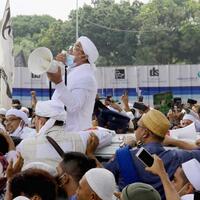 kerumunan-di-acara-rizieq-satpol-dki-hanya-bisa-mengimbau