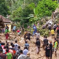 satu-keluarga-di-banyumas-tertimbun-longsor-istri-ditemukan-tewas