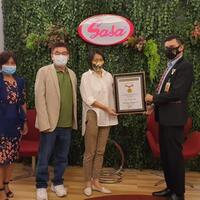 cetak-rekor-muri-sasa-care-traveler-bagikan-tiga-ribu-masker-dalam-satu-hari