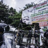 900-baliho-rizieq-shihab-dicopot-pangdam-jaya--jgn-berhenti