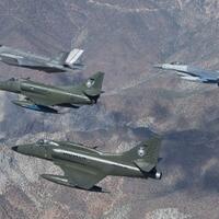 a-4-skyhawk-pesawat-tempur-milik-tni-au-yang-dibeli-secara-rahasia-dari-israel