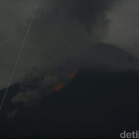 gunung-semeru-meletus-awan-panas-meluncur-sejauh-15-km