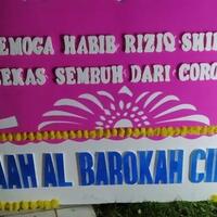 karangan-bunga--lekas-sembuh-habib-rizieq--berdatangan-di-kompleks-mutiara-sentul