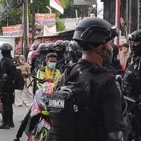 penasaran-banyak-brimob-bersenjata-di-rumah-rizieq-warga-ada-apa-sih