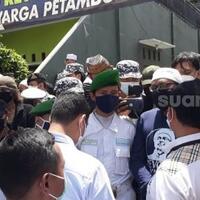 diusir-di-petamburan-pendukung-rizieq-ucapkan-kata-kata-kasar-ke-polisi