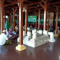 coc-travellers-yuk-wisata-religi-ke-makam-wali-allah-di-gresik-jatim