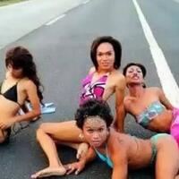 viral-pengemis-bocah-tendang-mobil-gegara-tak-diberi-uang-receh